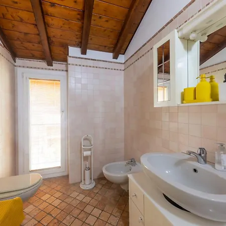Bright Penthouse With Breathtaking Views דירה *