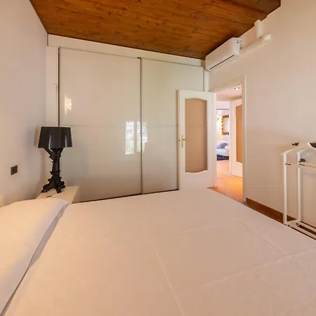 Bright Penthouse With Breathtaking Views דירה Colonno